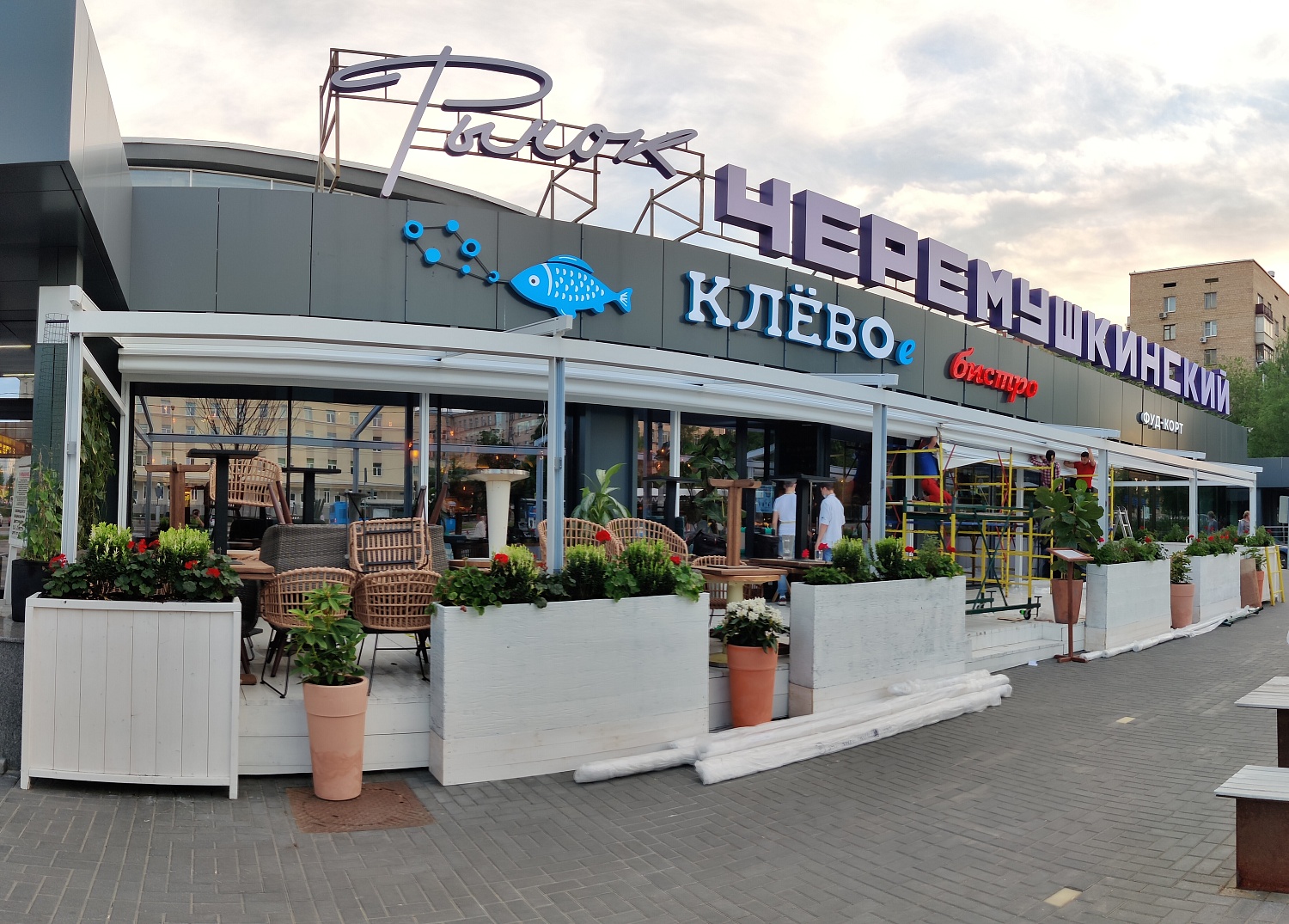 Летняя веранда для рыбного ресторана Клёвое бистро